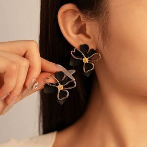 Korean Style Chic Elegant Classy Stylish Black & Gold Floral Statement Earrings